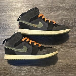 Nike Kids Sneakers Black and Orange